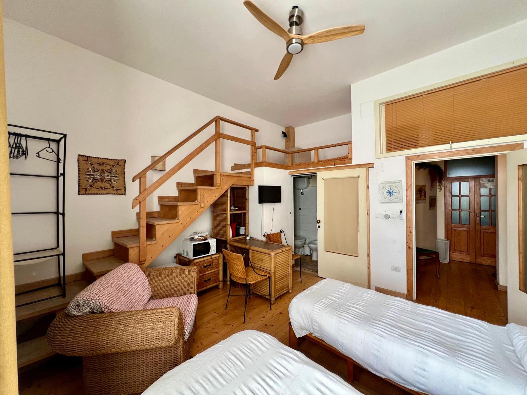 B&B Le Finestre Su Via Cavour Sassari Habitación foto